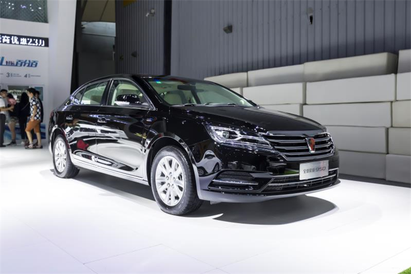全新荣威950、荣威e950定义“高级轿车” 成都车展亮相售价16.88万起 互联网汽车上市一周年 系统升级带来颠覆式进化