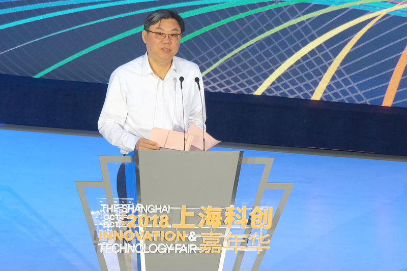 龙八long8全球首款量产智能汽车上市交付