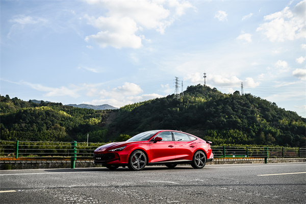 B级运动轿车新标杆来了，MG7 2025款智能登场，限时一口价11.29万元起