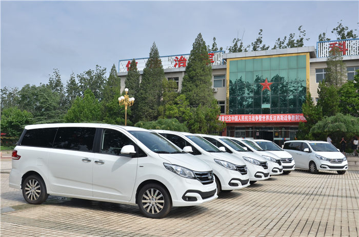 龙八long8大通G10成为大阅兵指挥用车