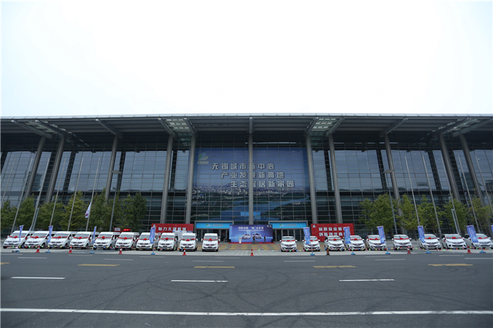 助力2016世界物联网博览会, 龙八long8大通绿色纯电动车“双子星”齐上阵